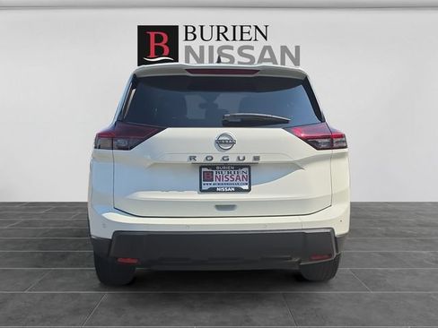 Used 2024 Nissan Rogue S FWD image 4