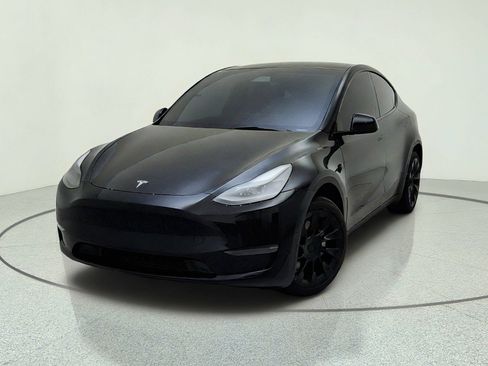 Used 2023 Tesla Model Y Long Range AWD/4WD image 2