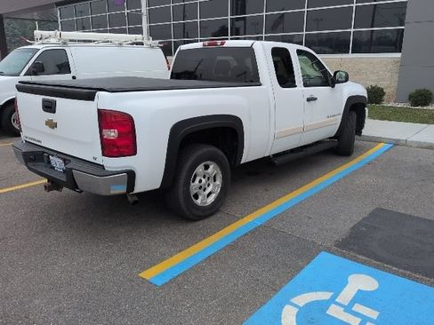 Used 2008 Chevrolet Silverado 1500 LT w/ Power Pack Plus RWD image 4