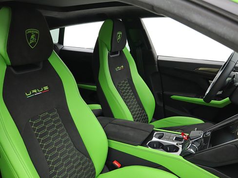 Used 2021 Lamborghini Urus AWD/4WD image 37