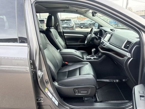 Used 2019 Toyota Highlander XLE image 31