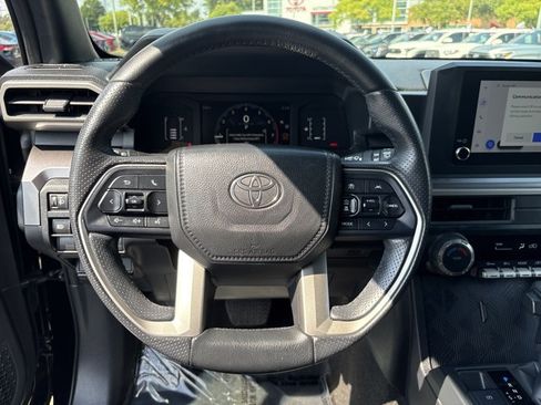 Certified 2025 Toyota 4Runner SR5 AWD/4WD image 30