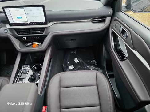 New 2026 Ford Explorer Platinum image 15