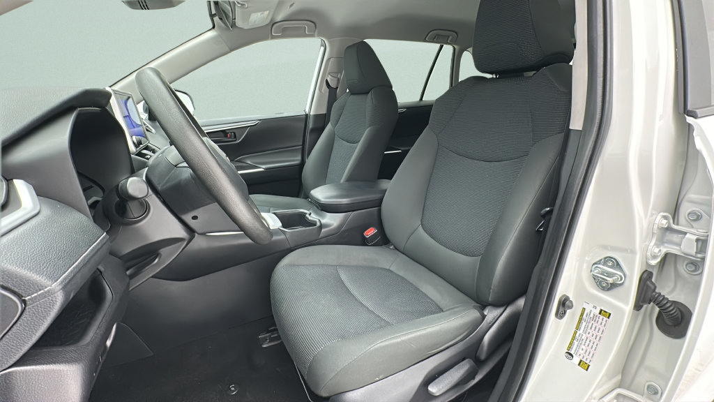 Used 2025 Toyota RAV4 LE AWD/4WD image 13