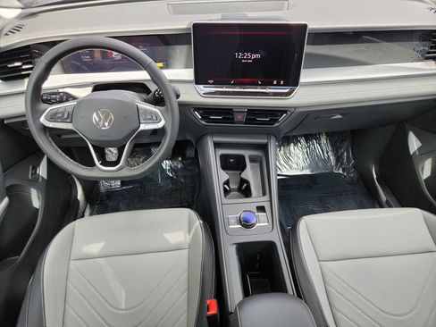 New 2026 Volkswagen Tiguan SE AWD/4WD image 16