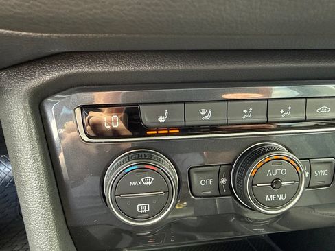 Used 2020 Volkswagen Tiguan SE AWD/4WD image 22