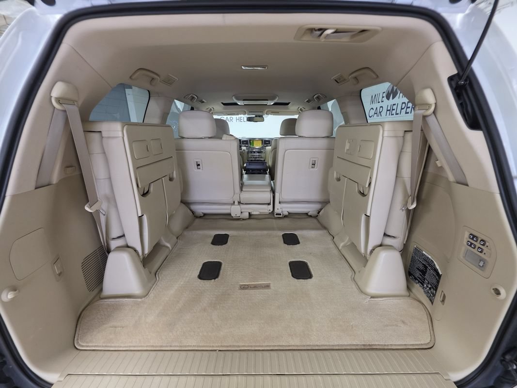 Used 2010 Lexus LX 570 4WD w/ Luxury Pkg image 26