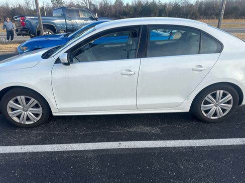 Used 2017 Volkswagen Jetta S image 2