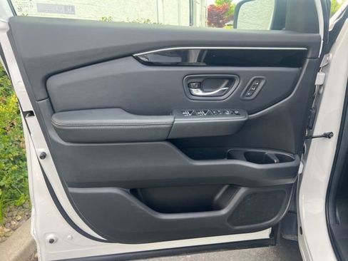 Certified 2024 Honda Pilot Touring image 18