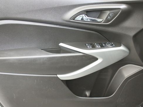 Certified 2025 Chevrolet Trax RS w/ Driver Confidence Package FWD image 28