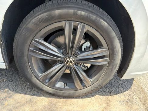 Used 2024 Volkswagen Jetta SE FWD image 6