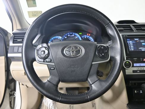 Used 2014 Toyota Camry LE image 32