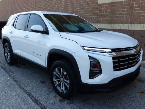Used 2026 Chevrolet Equinox LT FWD image 12