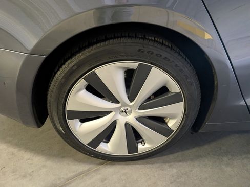 Used 2020 Tesla Model S Long Range Plus image 18