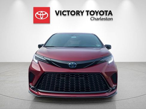 Used 2025 Toyota Sienna XSE w/ XSE Premium Package AWD/4WD image 8