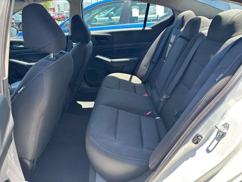 Used 2025 Nissan Altima 2.5 SV FWD image 25