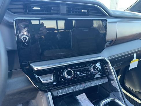 Used 2024 GMC Sierra 2500 Denali Ultimate AWD/4WD image 40