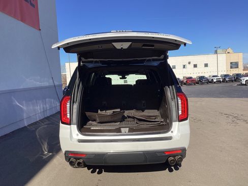 Used 2021 GMC Yukon XL Denali w/ Denali Premium Package image 14