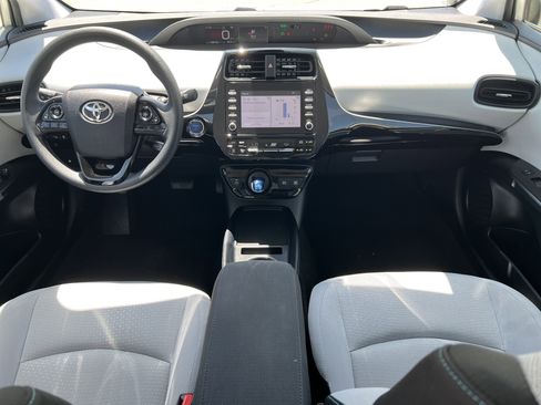 Used 2020 Toyota Prius LE image 4