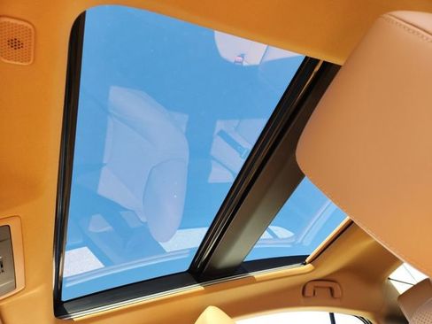 Used 2025 Lexus ES 350 w/ Premium Package image 10