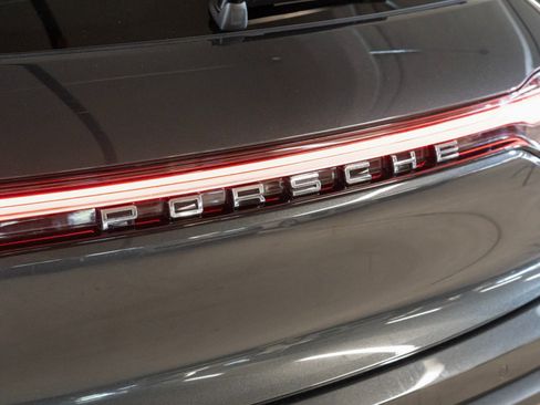 Certified 2026 Porsche Macan AWD/4WD image 12