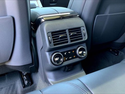 New 2026 Land Rover Range Rover Velar Dynamic SE image 22