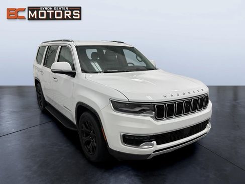 Used 2022 Jeep Wagoneer Series II w/ Convenience Group I AWD/4WD image 9
