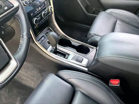 Used 2022 Subaru Ascent Limited image 12