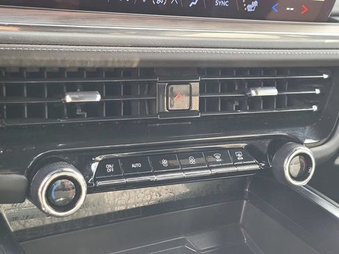 Used 2025 Chevrolet Tahoe LT AWD/4WD image 20