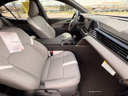 Used 2026 Toyota Camry SE FWD image 31