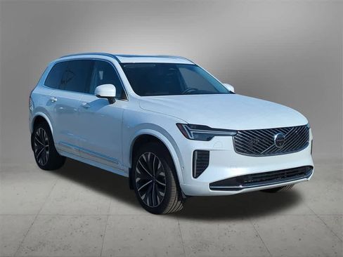 New 2025 Volvo XC90 B5 Plus w/ Protection Package Premier image 8