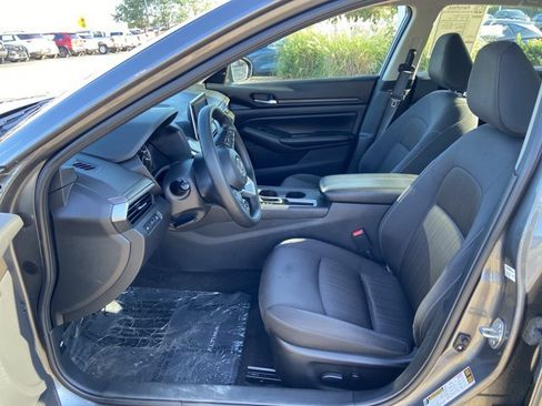Used 2025 Nissan Altima 2.5 SV FWD image 34