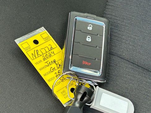 Used 2024 Jeep Grand Cherokee Laredo X image 56