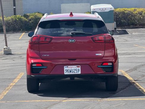 Used 2020 Kia Niro EX w/ Cold Weather Package FWD image 4