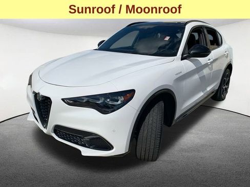 Used 2024 Alfa Romeo Stelvio Veloce image 5