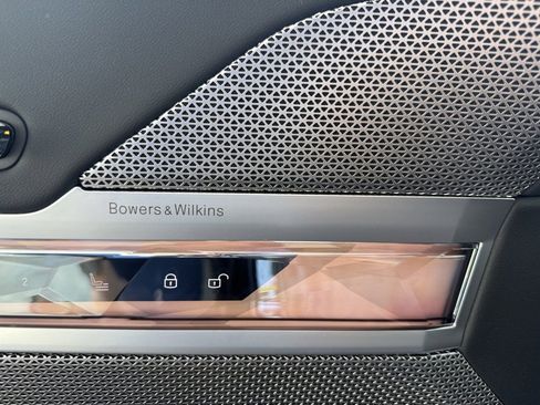 Used 2023 BMW 760i xDrive w/ Executive Package image 9