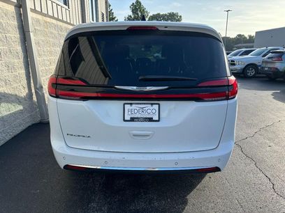 Used 2023 Chrysler Pacifica Touring-L