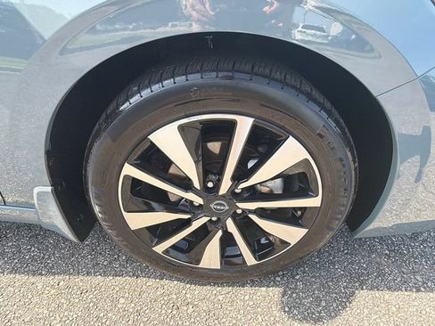 Used 2025 Nissan Sentra SV w/ SV Premium Package FWD image 12