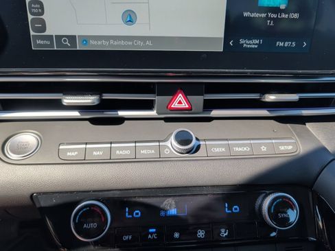 Used 2026 Hyundai Elantra Limited FWD image 17