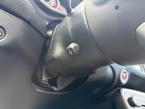 Used 2015 Dodge Challenger SRT image 23