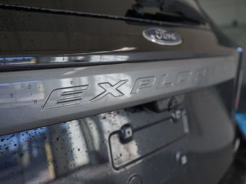 Used 2022 Ford Explorer XLT w/ Equipment Group 202A AWD/4WD image 13