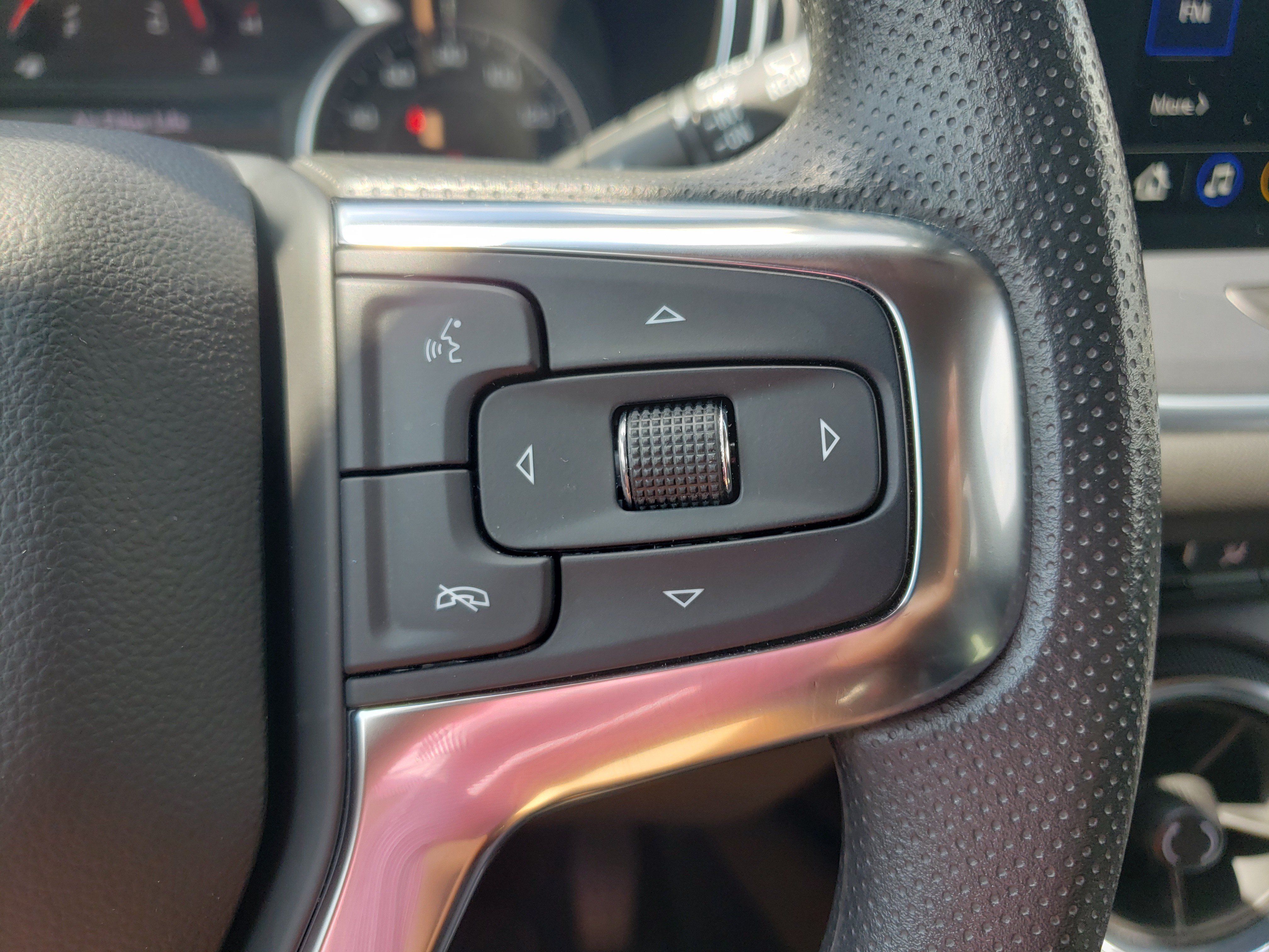Used 2025 Chevrolet Blazer LT FWD image 17