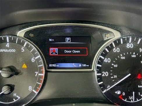 Used 2016 Nissan Pathfinder Platinum image 12