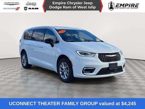 Used 2025 Chrysler Pacifica Select w/ Uconnect Theater Family Group image 1