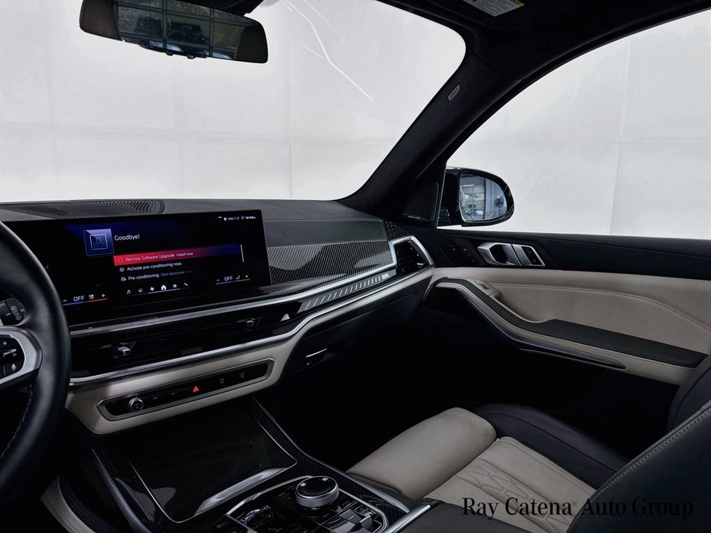 Used 2025 BMW X7 M60i AWD/4WD image 25