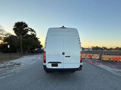 Used 2023 Mercedes-Benz Sprinter 4500 image 4