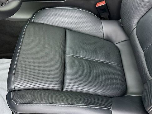 Certified 2023 Porsche Macan AWD/4WD image 21