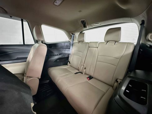 Used 2017 Honda Pilot Touring image 28