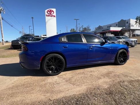 Used 2020 Dodge Charger SXT w/ Leather Interior Group image 7
