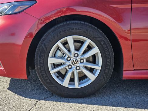 Used 2025 Toyota Camry LE image 9